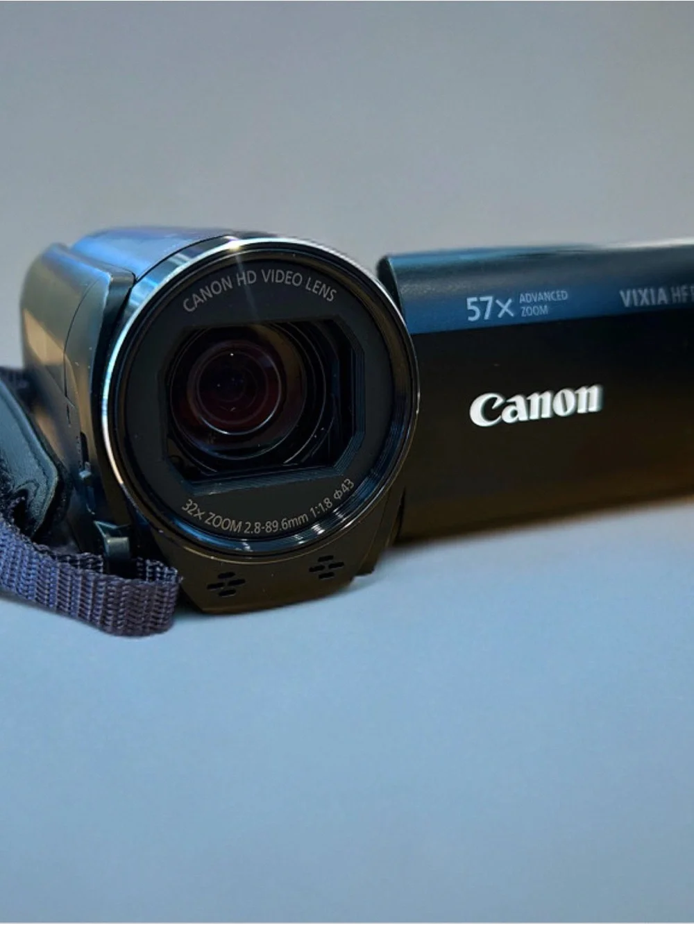 Canon VIXIA HF R800 HD Handheld Camcorder 57x Zoom Black 3.0in LCD HDMI+ Charger